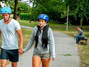 HUNT4K Dårlig Fyr For Penger Tillater Fremmed å Ha En Raskis Med Sin Sexy Kjæreste