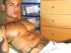 Како дркати велики курац фудбалеру!