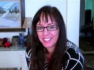 USAwives Rijpe Kut Speelt Met Close-up Beelden. Geile Rijpe Vrouw Van USA Masturbatie Close-up Beelden