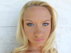 Loira Astrófica Adora Sexo Anal Por Trás