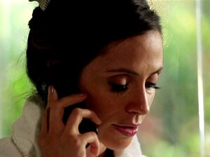 Nydelig Busty Milf Bryllupsnatt Fantasi. Nydelig Busty Milf Bryllupsnatt Fantasi Får Henne Kåt På Sex Igjen