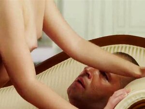 Naturalna ślicznotka Otwiera Zwężoną Cipkę I Traci Dziewictwo