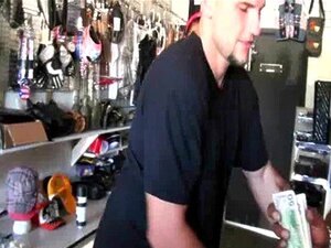 Desperat Sötnos Naken Offentligt Och Knullar För Att Betala Hyran 10