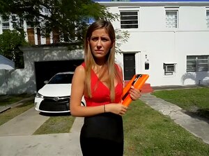 Isporucite Se Ultimativnom Zadovoljstvu Dok Vas Zavodljiva Agentkinja Za Nekretnine Vodi Na Divlju Vožnju Koja će Vas Ostaviti Bez Daha. Pripremite Se Za Neprocenjivo Iskustvo Koje će Vas Ostaviti Bez Reči!