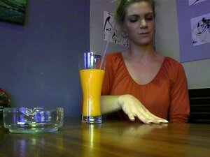 Uživajte U Eksplozivnom, Amaterskom Oralnom Zadovoljstvu Na Javnom Mestu. Posmatrajte Kako Zavodljiva Lepotica Vešto Zadovoljava Pulsirajući Penis Svojim Talentovanim Ustima, Pružajući Vam Nezaboravno Iskustvo čiste Zadovoljstva I Požude.