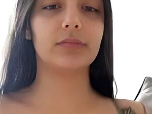 Άτακτος Ισπανικά κορίτσι φιγούρα στο Live