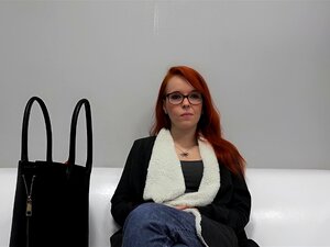 Strastvena Crvenokosa Radi Bolni Anal