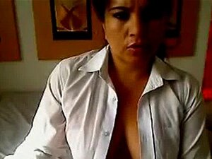 Beena Indian Hot Bhabhi Zeigt Ihre Großen Titten Mit Behaarter Muschi In LiveCam -