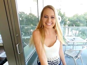 Mała Blondynka Dostaje Spermę, Mała Blondynka Dostaje Spermę Po Jeździe Na Kutasie I Masturbacji
