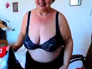 Granny Leker Med Stora Bröst På Webbkamera! Amatör!