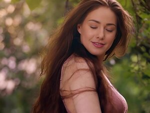 Zapanjujuća Prirodna Crvenokosa Radost Draike Passion Pozirala Je Gola I Pokazala Svoje Lijepo Tijelo Na Zapanjujućem Fotografiranju Pozirala Je U Vrućem Donjem Rublju Nakon Poziranja U Striptizu I Pokazala Svoje Lijepo Prirodno Tijelo Na Fotografiranju