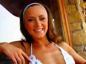 Gilda är En Tajt Liten 18-årig Brud. Gilda är En TaJt Liten 18-årig Tjej. Hon Har En Smal Och Solbränd Kropp. Denna Rökiga Heta Brud Tar Kuken Djupt I Röven Och Sväljer Sedan En Stor Sats