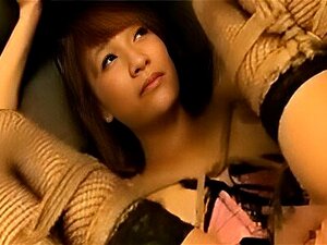 Asiatiska Shemale Får Hennes Röv Lekte Och Hennes Dam Dildo Tuggade O