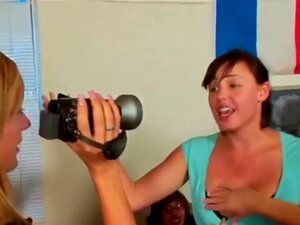 Niesamowite śliczne Amatorki W Prawdziwej Grupowej Zabawie