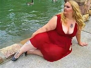 BBW Anastasia Lady In Rot