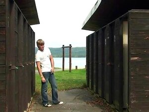 Uma Mulher Mais Velha O Chupa E Faz Sexo Em Público