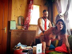 Tür-zu-Tür-Verkäufer Fickt Die Schmutzige Hausfrau