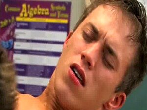 Twink Seks Je Kunt De Seksuele Stress In Deze Scène Voelen. Boze Leraar