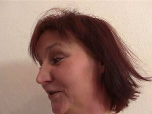 Она је намамљена у тројку од стране његових очуха