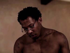 19-годишња аматерка добија међурасно пуњење. Јебана отпозади, слаткица пуши црни курац пре него што добије сперму унутра