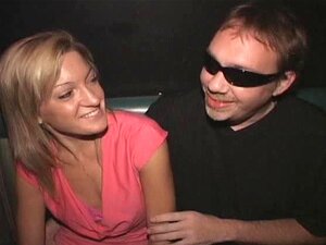 Blonde Kleine Lerares Openbare Seksorgie!, Ellie Ging Naar De Pornotheater Met Dirty D Direct Nadat Ze Haar Dag Van Lesgeven Had Beëindigd. Kijk Hoe Ze Omringd Wordt Door Vreemde Lullen En Besproeid Wordt Met Sperma!