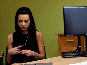 LOAN4K. Przybrani Rodzice Wysyłają Drogie Zdjęcia, Ale Nie Pieniądze