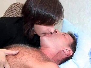 Drie Homo's Rukken Lullen In Bed