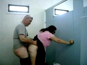 Tipo Se Folla A Una Abuela En Baños Públicos