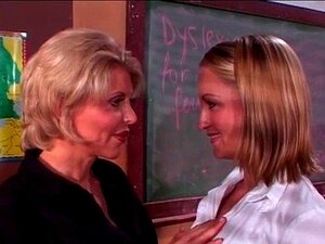 Oudere Vrouw Met Grote Tieten Verleidt Vers