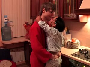 Drunkna I Syndiga Nöjen Med En Förförisk, Blöt Brunett Skönhet Som Längtar Efter En Kraftfull älskare För Att Tillfredsställa Sina Djupaste Begär Och Utforska Gränserna För Hårdporrig Njutning.