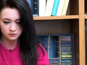 Prawdziwa Złodziejka ślicznotka Dostaje Rżnięcie I Wytrysk. Prawdziwa Złodziejka Dostaje Porządne Jebanie I Spermę Od Dużych Kutasów Gliniarzy Z Centrum Handlowego