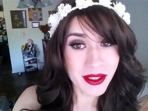 Paige Melkt Ihren Schwanz