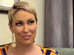 MILF Gaat Aan De Slag Met Haar Stiefdochter