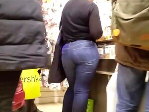 Candid tight ass gets some camera attention of a voyeur