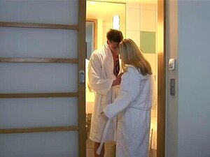 Svježa Mršava Njemačka Slatkica Jebe Se S Prijateljem Kod Kuće I Isprobava Anal