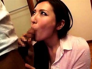 Einsame Asiatische Hausfrau Ist Süchtig Nach Hardcore-Sex Und Heißem Sperma