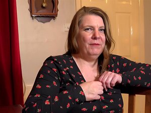 Prepustite Se Zavodljivim čarima Rachel, Vaše Bujne Maćehe. Gledajte Kako Vas Uhvati Na Djelu I Preuzme Kontrolu. Predajte Se Privlačnosti Njenih Zrelih, Prirodnih Atributa. Doživite Zadovoljstvo S AuntJudysXXX Kao Nikada Prije.