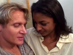 Nevjerojatna Pornozvijezda Neela Sky U Ludom Kunilingusu, Svršava Porno Film,