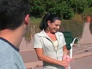 Маћеха коју бих волео да јебем заводи момка са базена - Циреман