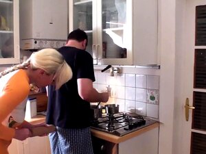 Slaaf Joschi Wordt Vernederd