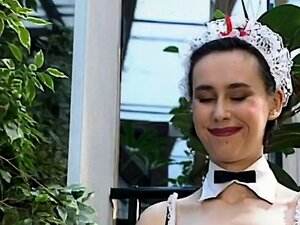 Afrikaanse Babes Delen Een Lange Witte Lul In Een Trio