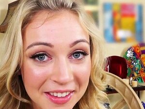 Gast Neukt Vriendin En Stiefmoeder. Geile Blonde Vriendin Cali Sparks En Haar Vriend Betrapt In Een Seksdaad Door Zijn Stiefmoeder Savannah Frye, Daarna Hadden Ze Een Trio In De Slaapkamer