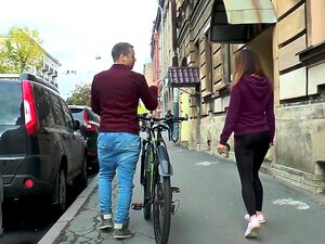Ολλανδέζα κουκλίτσα με καβάλημα σπέρματος