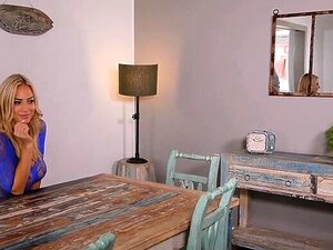 Πορνοστάρ με μεγάλα βυζιά κάνει Footjob με εκσπερμάτωση