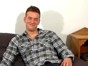 Lewis Backwell - Lewis  Doggy-Boy-Friend  Backwell, Lewis Is Een Doggy-stud, Die Kerel Kan Niet Leven Zonder Van Achteren Te Neuken En Het Grof Te Geven; Niet Verrassend, Zijn Ultieme Droomscenario Is Seks In De Kleedkamer Van De Voetbal!