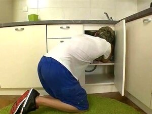 Spremite Se Za Divlju Vožnju Dok Ova Nezasita Devojka žudi Za Hardcore Uživanjem Koje će Vas Ostaviti Bez Daha. Iskusite Intenzivnu Oralnu Seansu Koja će Probuditi Vaše Najdublje želje. Ne Propustite!