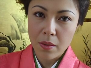 Tauche Ein In Die Verführung Einer Leidenschaftlichen Begegnung Mit Einer Verlockenden Asiatischen MILF. Sieh Zu, Wie Sie Sich Dem Ultimativen Vergnügen Hingibt Und In Einem Atemberaubenden Gesichtsfinale Gipfelt. Bereite Dich Auf Eine Atemberaubende Erfa