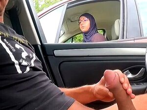 Otan Kyrpäni Esiin Moottoritien Levähdysalueella, Tämä Muslimityttö On Järkyttynyt!!!