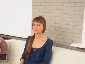 Мршава риба јаше курац. Василиса се наговори да пуши курац пре него што почне да га јаше