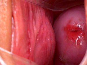 Foxy Tsjekkisk Kattunge åpner Sin Smale Sprekk For Det Bisarre. Den Frodige Tsjekkiske Skjønnheten Strekker Et Trimmet Hull Og Setter Inn En Bisarr Sexleketøy-ekstrem Inni Seg Med Den Beste Orgasmen